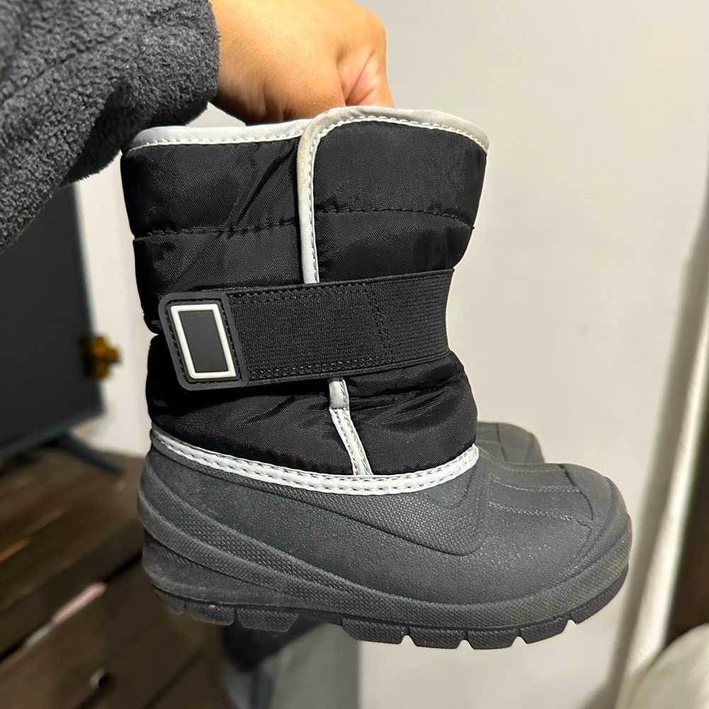 Cat & Jack snow boots sz 8 & 10